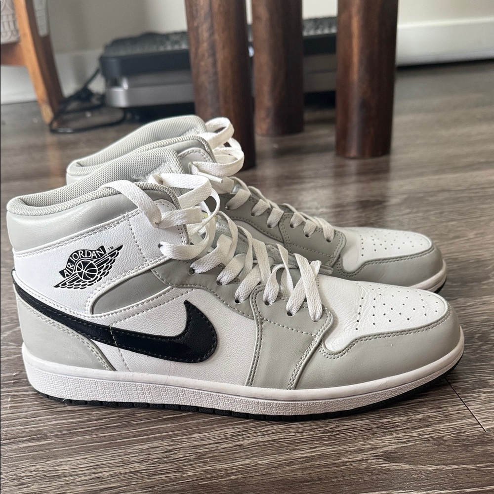 Nike Air Jordan 1 Mid Light Gray Black Size 8.5 Men EU 42 Excellent Condition
